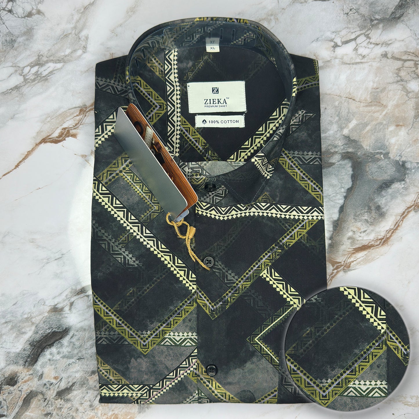 पुरुषों की काली और हरी ज्यामितीय पैटर्न वाली कॉटन शर्ट